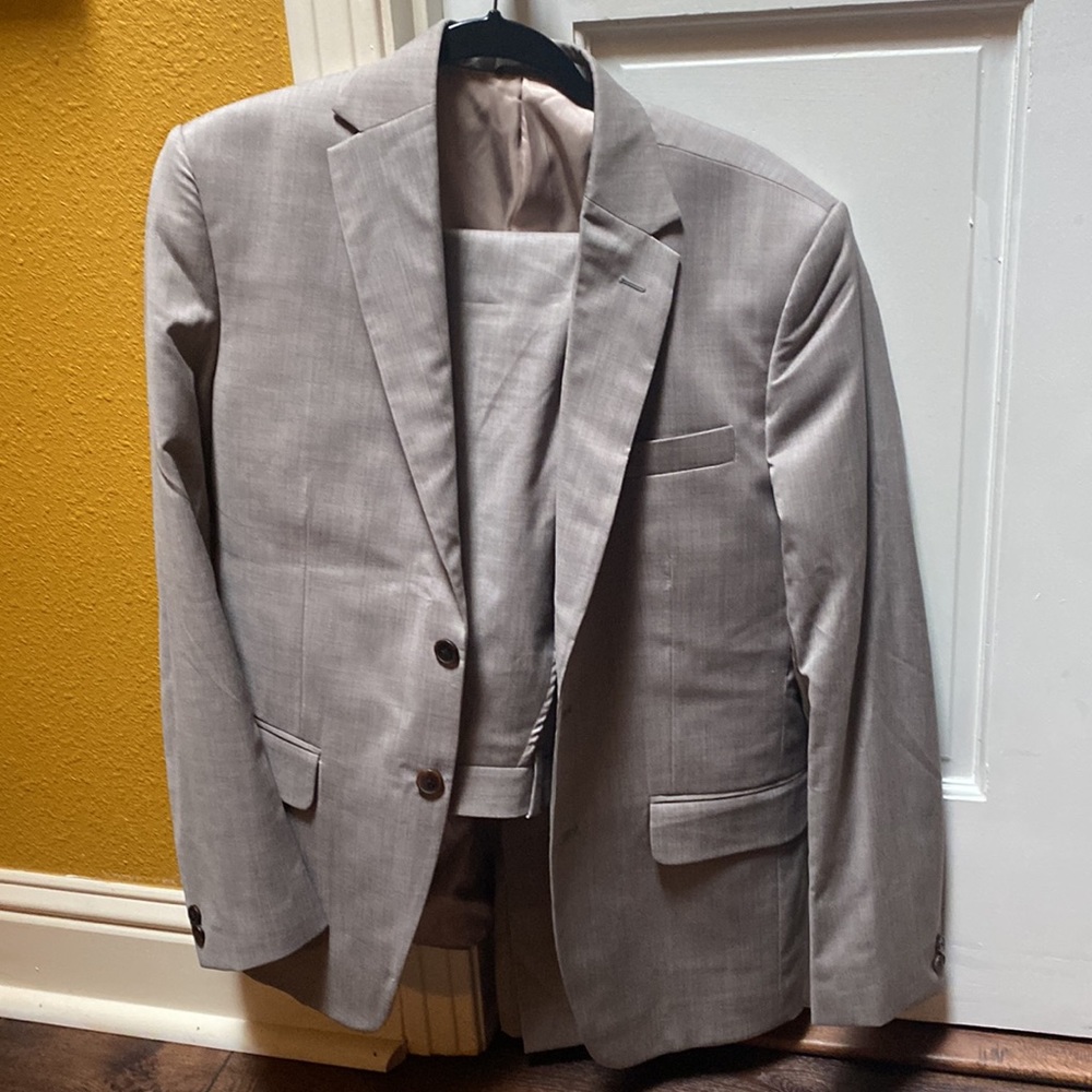 Studio suit - Picture 2 of 4